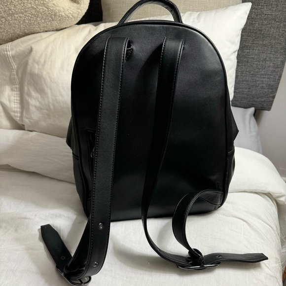 Matt & Nat vegan leather backpack - Picture 2 of 3